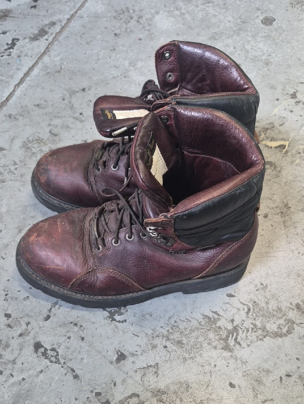 Men's Lace-Up Leather Work Boots - Burgundy